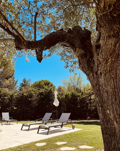 Très grande Villa avec piscine et chambres climatisées + vaste jardin arboré
