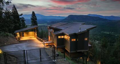 Incredible Luxury Zen Treehouse+Glamping Tent - Views for Miles & Hot Tub/Sauna