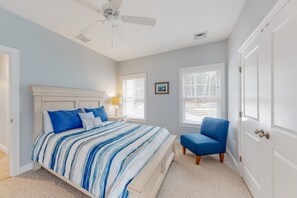 3 bedrooms, desk, iron/ironing board, free internet