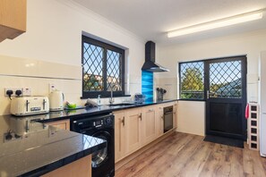 Refrigerador, microondas, lavavajillas y tostadora 