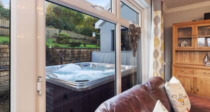 Hazelglade Cottage - Hot Tub and Games Room