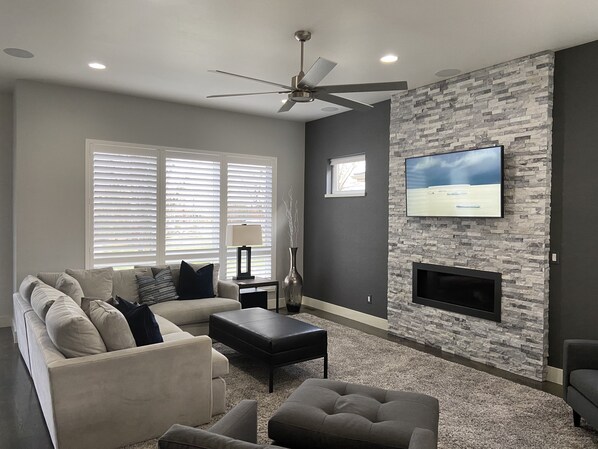 Smart TV, fireplace, table tennis, offices