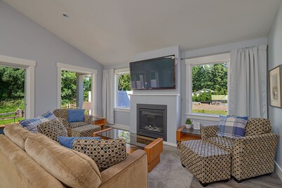 A modern cozy cottage in your own wooded backyard located mid Vancouver Island.