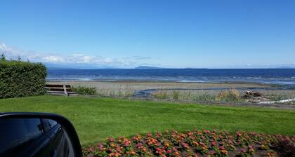 A modern cozy cottage in your own wooded backyard located mid Vancouver Island.