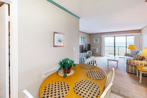Dining - Oceanfront Condo with Balcony Overlooking the Beach, AC, WiFi & Laundry (Ocean City)