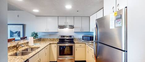 Kühlschrank, Mikrowelle, Ofen, Herdplatte