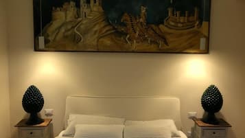 1 slaapkamer, een strijkplank/strijkijzer, gratis wifi, beddengoed