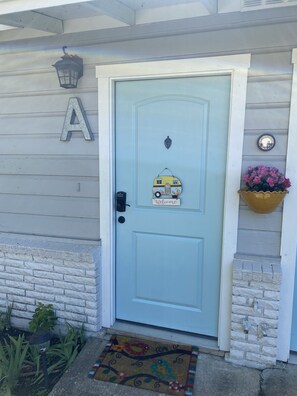 Exterior detail - The Jazzy Place (Copperas Cove)