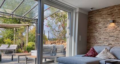 Holiday apartment Garden Oasis - High-quality garden apartment with sun terrace