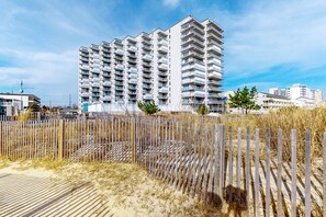 Exterior - Oceanfront condo with stunning view, large balcony, AC, WiFi & shared pool (Ocean City)