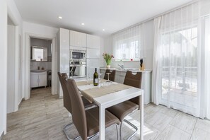 Dining - Vacation home (Peroj)