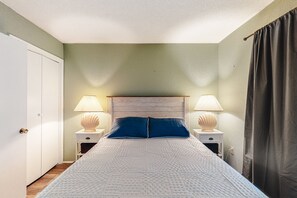 1 quarto, acesso à internet, roupa de cama