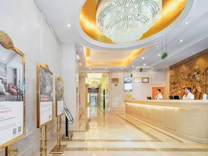 Lobby - Vienna Hotel (Guiyang Huaguoyuan) (Guiyang)