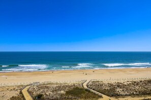 On the beach - Oceanfront Condo with 2 Balconies, Ocean/Bay Views, WiFi & Shared Pool (Ocean City)