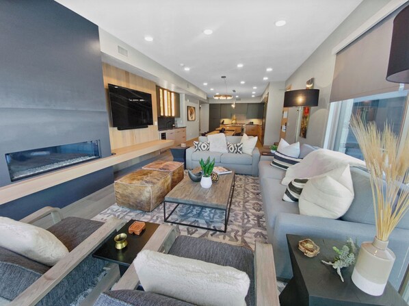Smart TV, fireplace