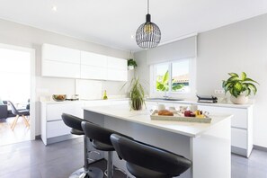 Microwave, oven, stovetop, dishwasher - Home2Book Design Asian Sabina, Heated Pool & View (El Sauzal)