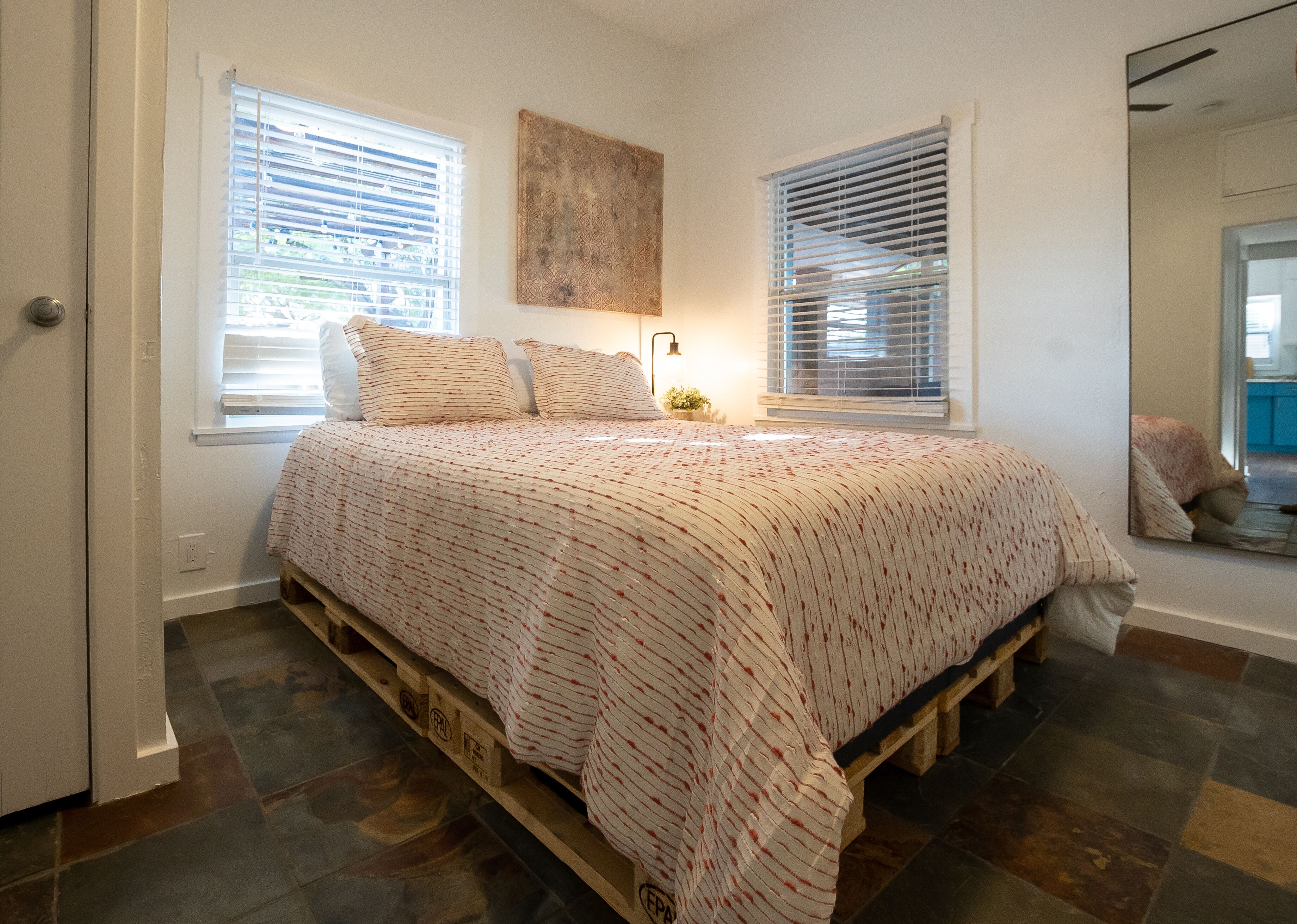 2 多间卧室、熨斗/熨衣板、WiFi、床单