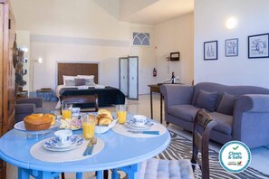 6 habitaciones, tabla de planchar con plancha, wifi y ropa de cama 