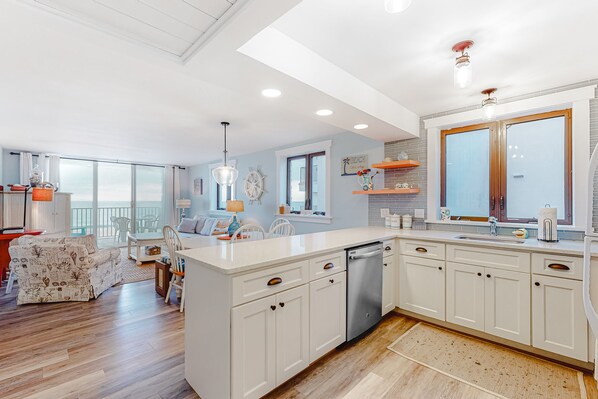 冰箱、微波炉、烤箱、炉灶