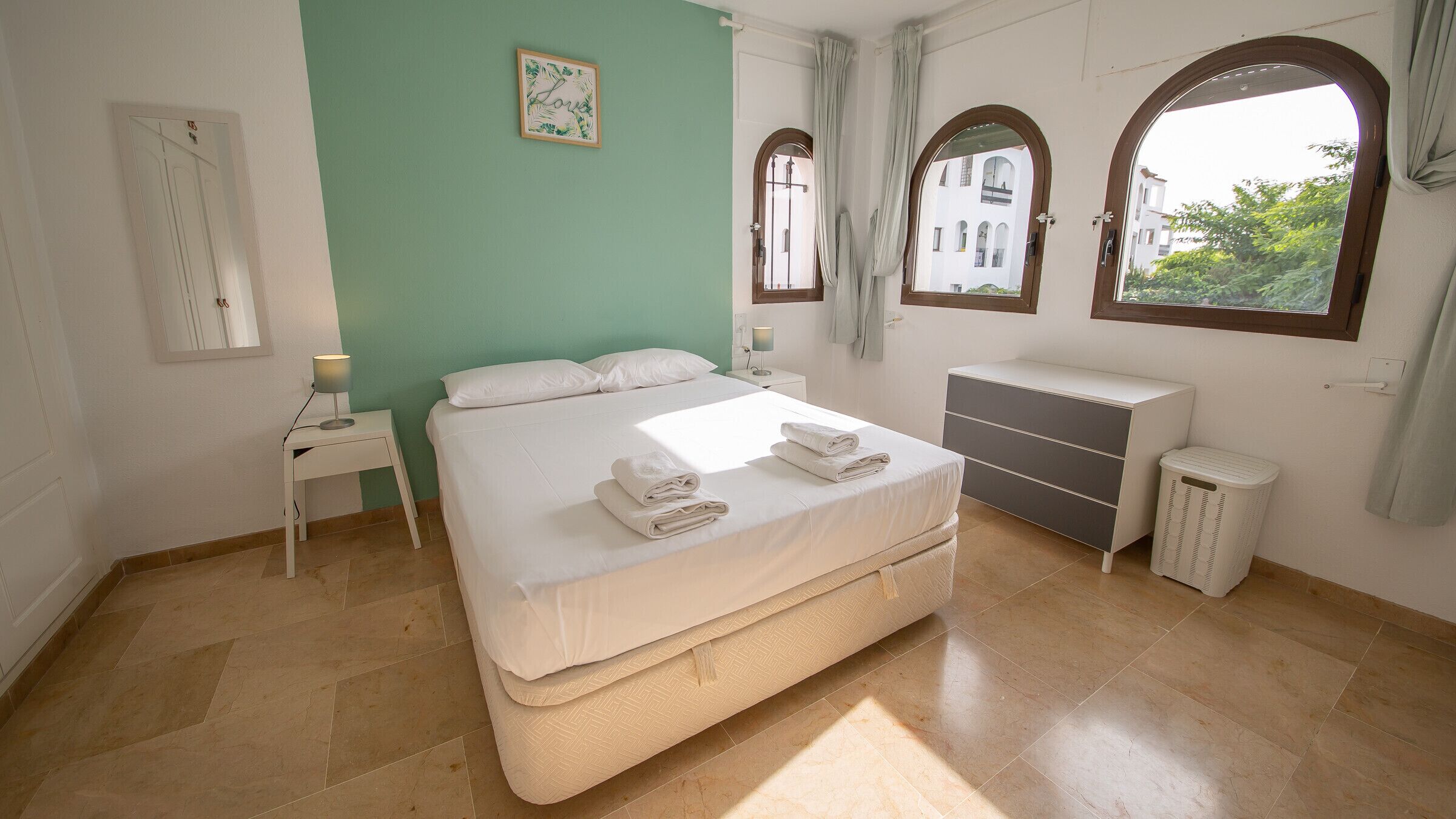 3 bedrooms, iron/ironing board, WiFi (free), bed sheets
