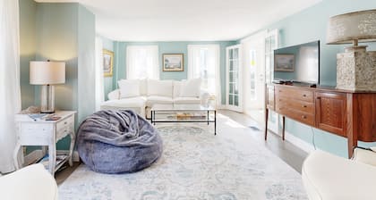 Beautiful Retreat | Home Office | Walk 5 MInutes to Main Street