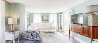 Beautiful Retreat | Home Office | Walk 5 MInutes to Main Street