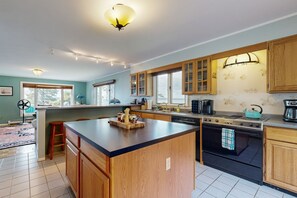 Fridge, microwave, oven, stovetop - Charming home with stunning bay views, sunroom, gazebo, deck, & grill (Trenton)