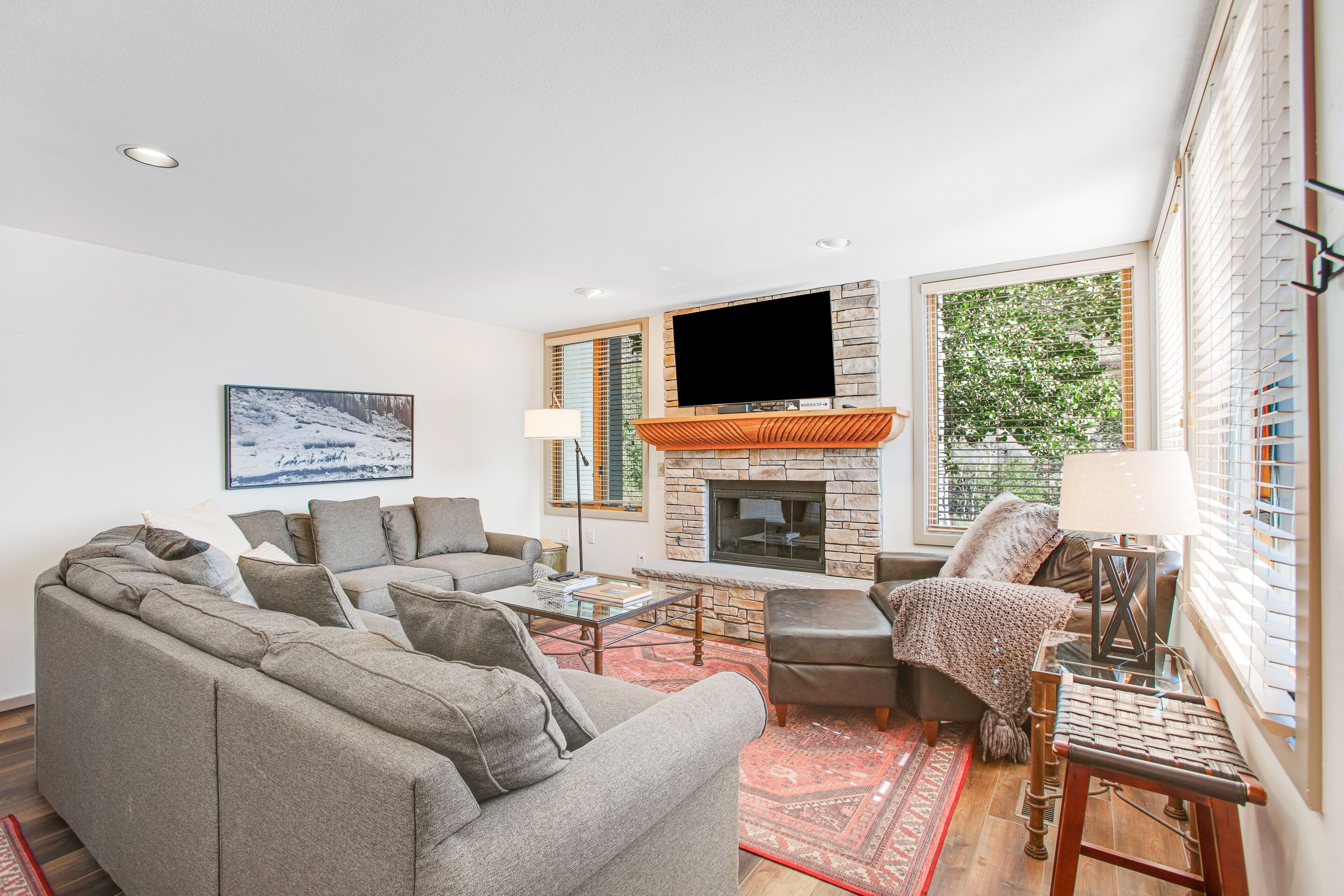 Corner chalet with pool, hot tub, WiFi & W/D - short walk to lifts