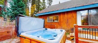 South-facing mountain-view cabin with deck, grill, fireplace & private hot tub