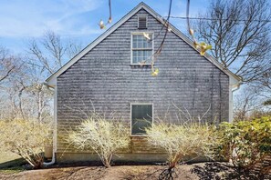 Exterior - Oak Bluffs Home with Renovated Screened-in Porch - Short Drive to Beach (Oak Bluffs)