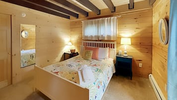 3 bedrooms, iron/ironing board, free Internet, bed sheets