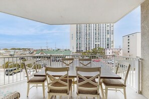 Outdoor dining - Terrific Beach Condo w/Spacious Balcony, W/D, Shared Pool, Fitness Center, WiFi (Ocean City)