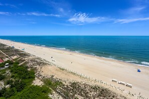 Una spiaggia nelle vicinanze