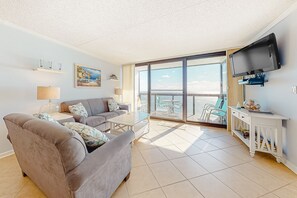 Televisión, reproductor de DVD y tenis de mesa 