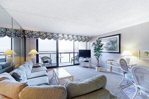 Televisión, reproductor de DVD y tenis de mesa 