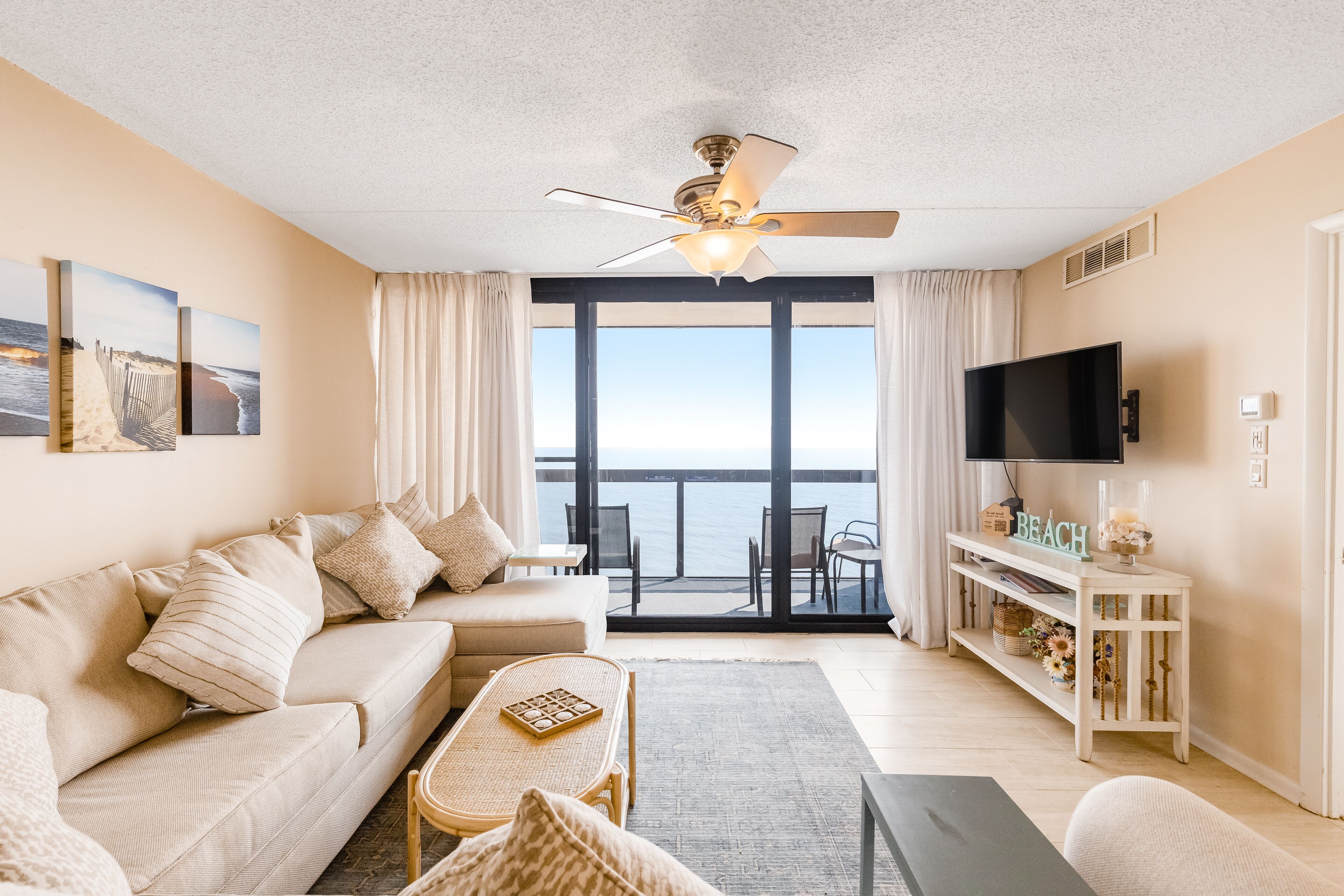 Fernseher, Tischtennisplatte, Stereoanlage