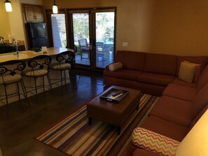 Smart-TV, Kamin, Tischfußball