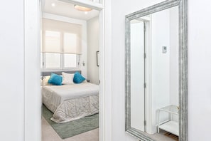 2 bedrooms, iron/ironing board, travel cot, free WiFi