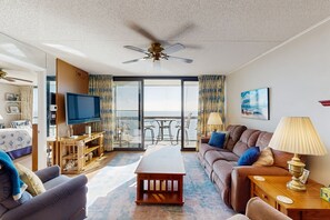 TV, DVD player, ping pong - Incredible & affordable condo with beachfront location, pools & gym (Ocean City)