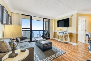 TV, lettore DVD, tavolo da ping pong