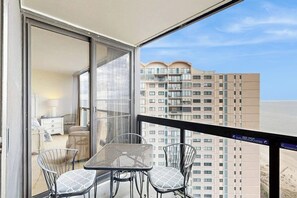Outdoor dining - Waterfront condo with balcony, washer/dryer, pools & gym (Ocean City)