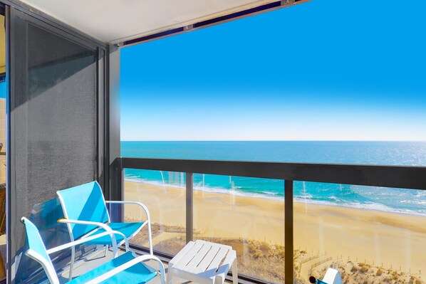 Property grounds - Incredible waterfront condo with furnished balcony, beach views, pools & gym (Ocean City)