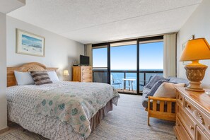 Free internet, bed sheets - Affordable studio with great beach views, pools & grills (Ocean City)