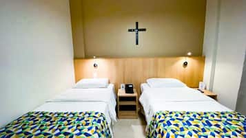 Standard Single Room | Minibar, in-room safe, desk, laptop workspace