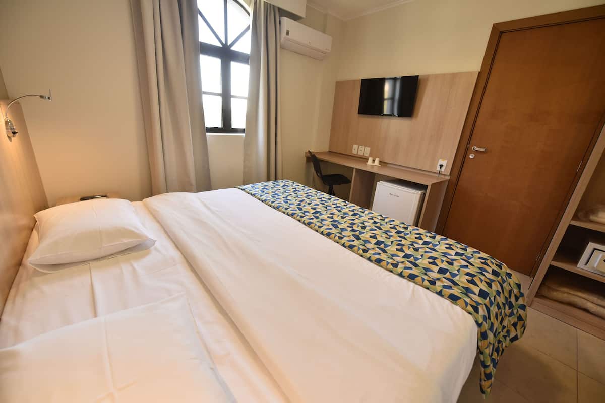 standard double or twin room | 1 bedroom, minibar, in-room safe, desk