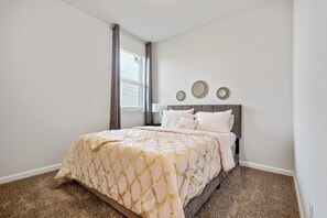 3 bedrooms, desk, iron/ironing board, free WiFi