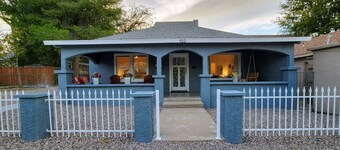 One Block Walk to Old Town - Historical Bungalow