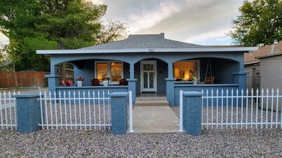 One Block Walk to Old Town - Historical Bungalow