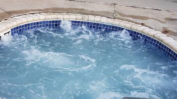 室外泳池、暖水池