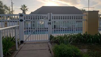 Piscine extérieure, piscine chauffée